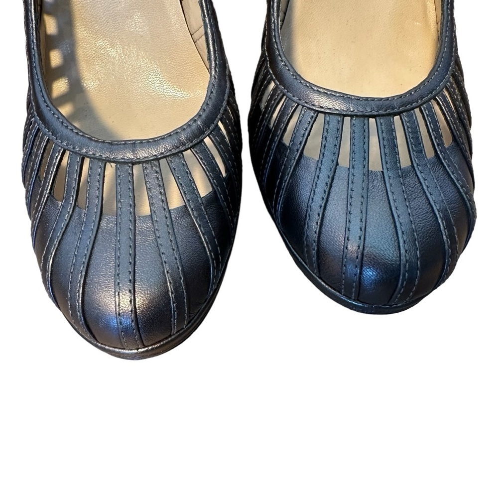 Talbots pewter bronze  pewter leather heels in like new condition. - Picture 2 of 16